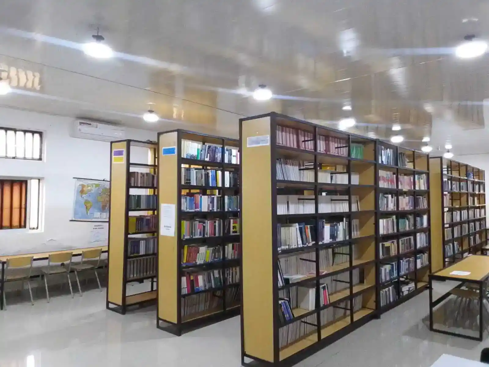 Biblioteca Instituto Superior Politécnico Sol Nascente